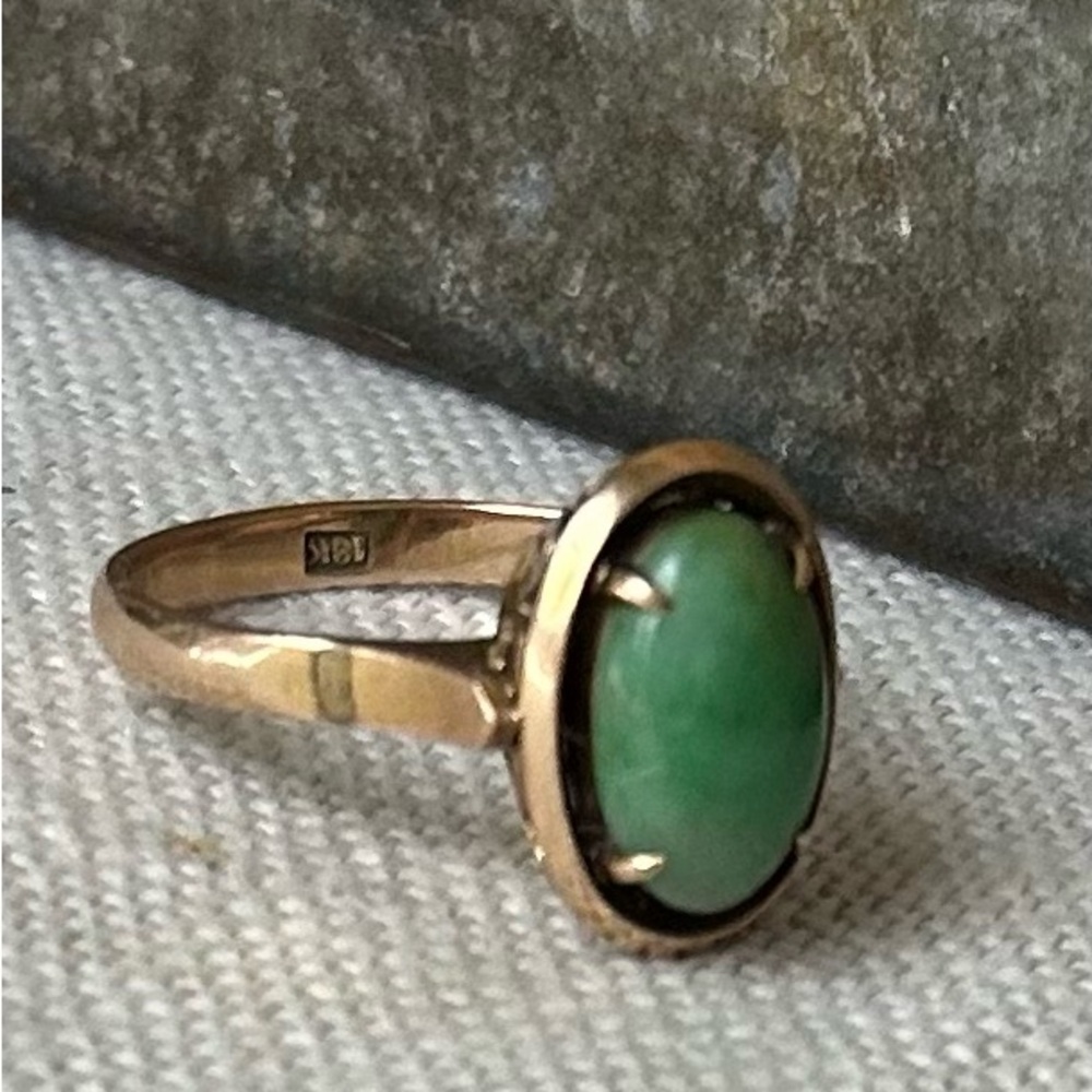 18k Jade Ring - Picture 3 of 9
